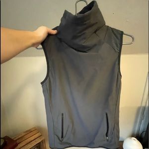 Nike aerolayer vest. XS. Barely worn.